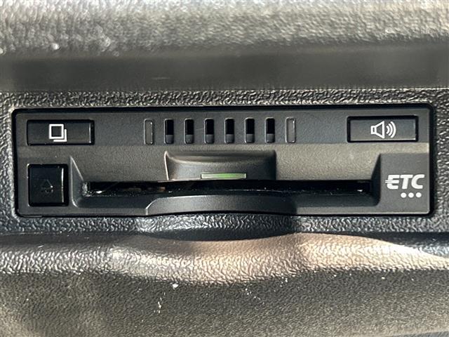 ハイエースバン スーパーGL ダーク プライムII ワンオーナー 純正ナビ 両側パワースライドドア 全周囲カメラ 100V充電 ドラレコ ビルトインETC ハーフレザー スマートキー コーナーセンサー レーンキープアシスト LED フォグ スマートキー(8枚目)