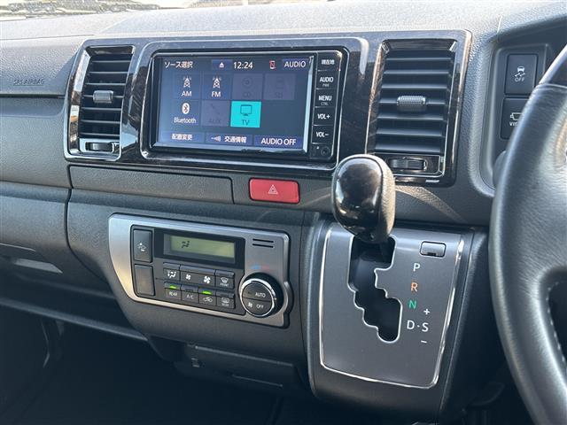 ハイエースバン スーパーGL ダーク プライムII ワンオーナー 純正ナビ 両側パワースライドドア 全周囲カメラ 100V充電 ドラレコ ビルトインETC ハーフレザー スマートキー コーナーセンサー レーンキープアシスト LED フォグ スマートキー(17枚目)