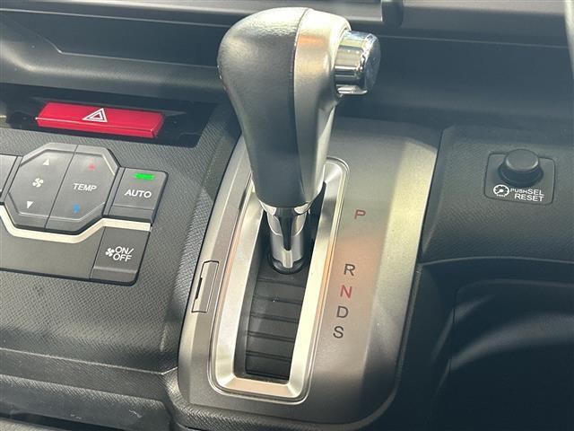 ステップワゴンスパーダ Z クールスピリット 純正9型ナビ Bカメラ 両側電動 クルーズコントロール ETC 純正HID オートライト フォグ スマートキー スペアキー 横滑り防止 アイドリングストップ ハーフレザーシート(15枚目)