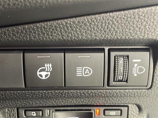 カローラクロス ハイブリッド　Ｚ　登録済未使用車　純正１０．５型ＤＡ　パノラマルーフ　全方位　トヨタセーフティセンス　ＢＳＭ　ＥＴＣ２．０　ステアリングヒーター　純正フロアマット　ドアバイザー　追従クルコン　純正ドラレコ　スペア（8枚目）