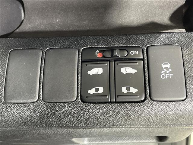 ステップワゴンスパーダ Ｚ　純正ＨＤＤナビ　両側パワースライドドア　フリップダウンモニター　バックカメラ　スマートキー　純正アルミホイール　パドルシフト　純正フロアマット　横滑り防止装置　ＨＩＤヘッドライト　取扱説明書　保証書（4枚目）