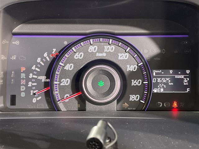 ステップワゴンスパーダ Ｚ　純正ＨＤＤナビ　両側パワースライドドア　フリップダウンモニター　バックカメラ　スマートキー　純正アルミホイール　パドルシフト　純正フロアマット　横滑り防止装置　ＨＩＤヘッドライト　取扱説明書　保証書（7枚目）