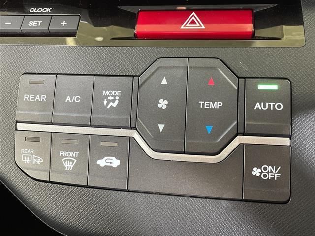 ステップワゴンスパーダ Ｚ　純正ＨＤＤナビ　両側パワースライドドア　フリップダウンモニター　バックカメラ　スマートキー　純正アルミホイール　パドルシフト　純正フロアマット　横滑り防止装置　ＨＩＤヘッドライト　取扱説明書　保証書（11枚目）