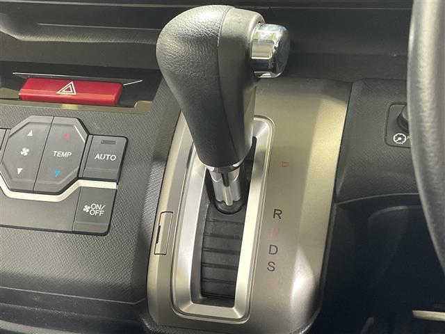 ステップワゴンスパーダ Ｚ　純正ＨＤＤナビ　両側パワースライドドア　フリップダウンモニター　バックカメラ　スマートキー　純正アルミホイール　パドルシフト　純正フロアマット　横滑り防止装置　ＨＩＤヘッドライト　取扱説明書　保証書（12枚目）