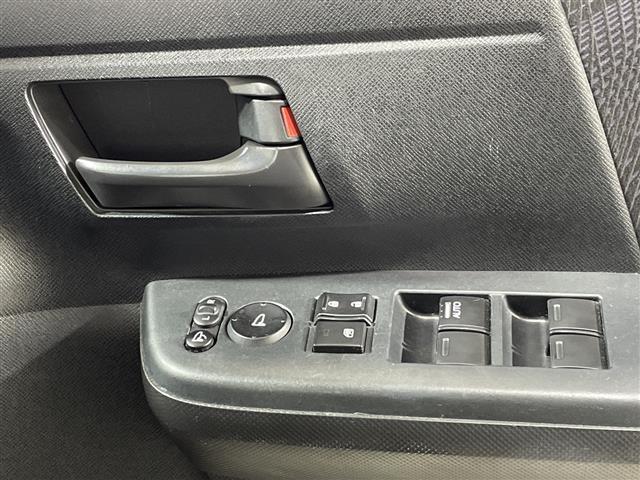 ステップワゴンスパーダ Ｚ　純正ＨＤＤナビ　両側パワースライドドア　フリップダウンモニター　バックカメラ　スマートキー　純正アルミホイール　パドルシフト　純正フロアマット　横滑り防止装置　ＨＩＤヘッドライト　取扱説明書　保証書（19枚目）