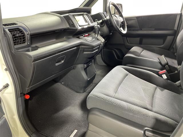 ステップワゴンスパーダ Ｚ　純正ＨＤＤナビ　両側パワースライドドア　フリップダウンモニター　バックカメラ　スマートキー　純正アルミホイール　パドルシフト　純正フロアマット　横滑り防止装置　ＨＩＤヘッドライト　取扱説明書　保証書（29枚目）