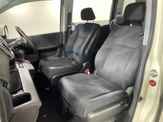 ステップワゴンスパーダ Ｚ　純正ＨＤＤナビ　両側パワースライドドア　フリップダウンモニター　バックカメラ　スマートキー　純正アルミホイール　パドルシフト　純正フロアマット　横滑り防止装置　ＨＩＤヘッドライト　取扱説明書　保証書（30枚目）