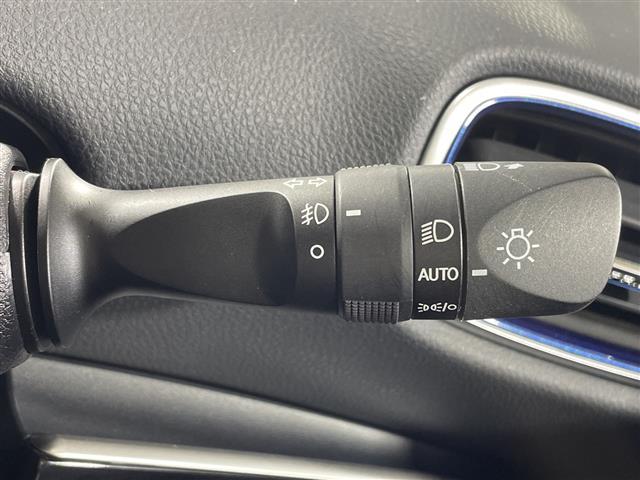 プリウス Ａツーリングセレクション　トヨタセーフティーセンス　純正９型ＳＤナビ　モデリスタエアロ　バックカメラ　ＢＳＭ　シートヒーター　ドラレコ　ＥＴＣ　スマートキー　レーダークルーズコントロール　純正１７インチＡＷ　ＡＣ１００Ｖ電源（18枚目）