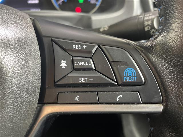 リーフ Ｘ　Ｖセレクション　プロパイロット　純正９型ＳＤナビ　３６０°　ＬＥＤヘッドライト　ＥＴＣ　シートヒーター　ＢＳＭ　スマートキー　追従クルコン　ステアリングヒーター　純正１７インチＡＷ　オートライト　取扱説明書　保証書（5枚目）