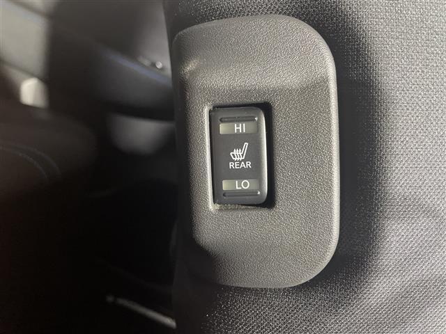 リーフ Ｘ　Ｖセレクション　プロパイロット　純正９型ＳＤナビ　３６０°　ＬＥＤヘッドライト　ＥＴＣ　シートヒーター　ＢＳＭ　スマートキー　追従クルコン　ステアリングヒーター　純正１７インチＡＷ　オートライト　取扱説明書　保証書（7枚目）