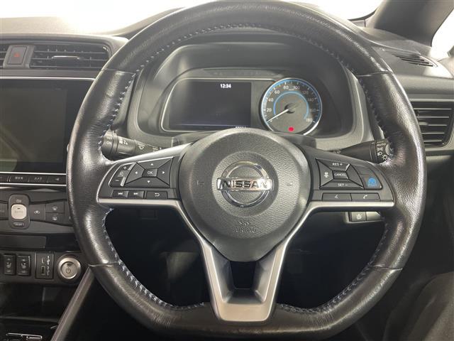 リーフ Ｘ　Ｖセレクション　プロパイロット　純正９型ＳＤナビ　３６０°　ＬＥＤヘッドライト　ＥＴＣ　シートヒーター　ＢＳＭ　スマートキー　追従クルコン　ステアリングヒーター　純正１７インチＡＷ　オートライト　取扱説明書　保証書（9枚目）