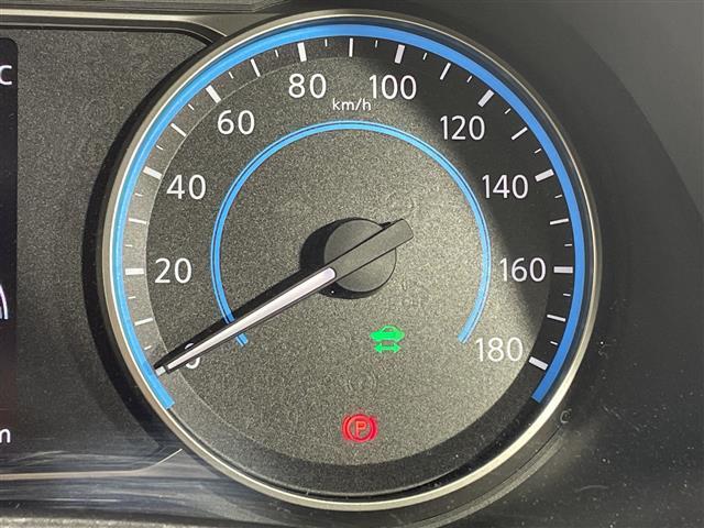 リーフ Ｘ　Ｖセレクション　プロパイロット　純正９型ＳＤナビ　３６０°　ＬＥＤヘッドライト　ＥＴＣ　シートヒーター　ＢＳＭ　スマートキー　追従クルコン　ステアリングヒーター　純正１７インチＡＷ　オートライト　取扱説明書　保証書（11枚目）