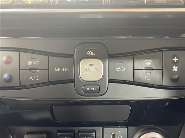 リーフ Ｘ　Ｖセレクション　プロパイロット　純正９型ＳＤナビ　３６０°　ＬＥＤヘッドライト　ＥＴＣ　シートヒーター　ＢＳＭ　スマートキー　追従クルコン　ステアリングヒーター　純正１７インチＡＷ　オートライト　取扱説明書　保証書（15枚目）