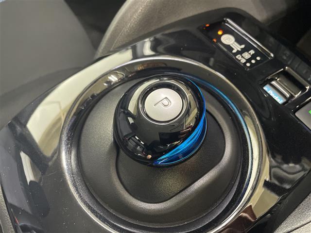 リーフ Ｘ　Ｖセレクション　プロパイロット　純正９型ＳＤナビ　３６０°　ＬＥＤヘッドライト　ＥＴＣ　シートヒーター　ＢＳＭ　スマートキー　追従クルコン　ステアリングヒーター　純正１７インチＡＷ　オートライト　取扱説明書　保証書（17枚目）