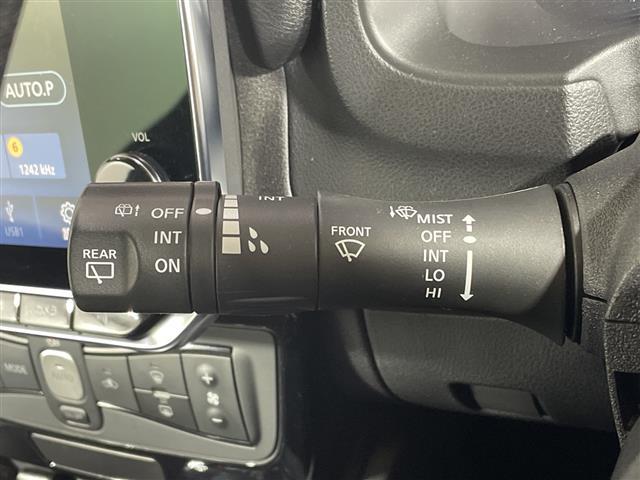 リーフ Ｘ　Ｖセレクション　プロパイロット　純正９型ＳＤナビ　３６０°　ＬＥＤヘッドライト　ＥＴＣ　シートヒーター　ＢＳＭ　スマートキー　追従クルコン　ステアリングヒーター　純正１７インチＡＷ　オートライト　取扱説明書　保証書（18枚目）