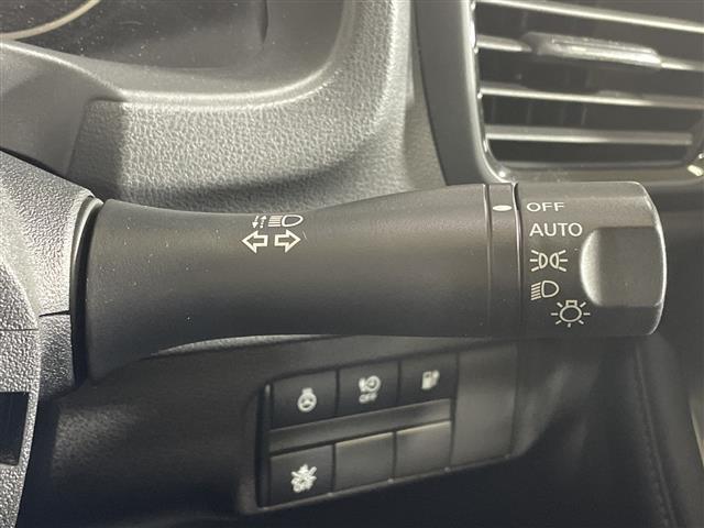 リーフ Ｘ　Ｖセレクション　プロパイロット　純正９型ＳＤナビ　３６０°　ＬＥＤヘッドライト　ＥＴＣ　シートヒーター　ＢＳＭ　スマートキー　追従クルコン　ステアリングヒーター　純正１７インチＡＷ　オートライト　取扱説明書　保証書（19枚目）