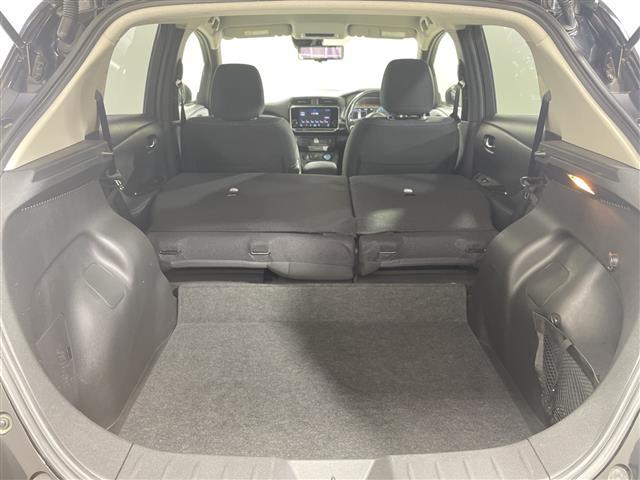 リーフ Ｘ　Ｖセレクション　プロパイロット　純正９型ＳＤナビ　３６０°　ＬＥＤヘッドライト　ＥＴＣ　シートヒーター　ＢＳＭ　スマートキー　追従クルコン　ステアリングヒーター　純正１７インチＡＷ　オートライト　取扱説明書　保証書（27枚目）