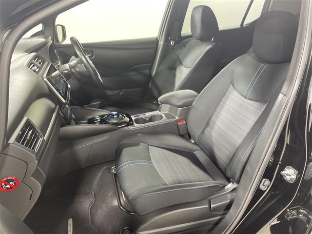 リーフ Ｘ　Ｖセレクション　プロパイロット　純正９型ＳＤナビ　３６０°　ＬＥＤヘッドライト　ＥＴＣ　シートヒーター　ＢＳＭ　スマートキー　追従クルコン　ステアリングヒーター　純正１７インチＡＷ　オートライト　取扱説明書　保証書（30枚目）