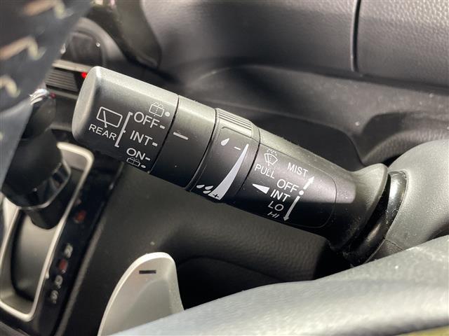 N-BOXカスタム G・Lターボホンダセンシング 純正8型ナビ 両側電動 Bカメラ ETC LEDヘッドライト コンビシート シートヒーター フォグ ホンダセンシング ACC フルセグ フロアマット スマートキー パドルシフト 純15AW 2トーン(17枚目)