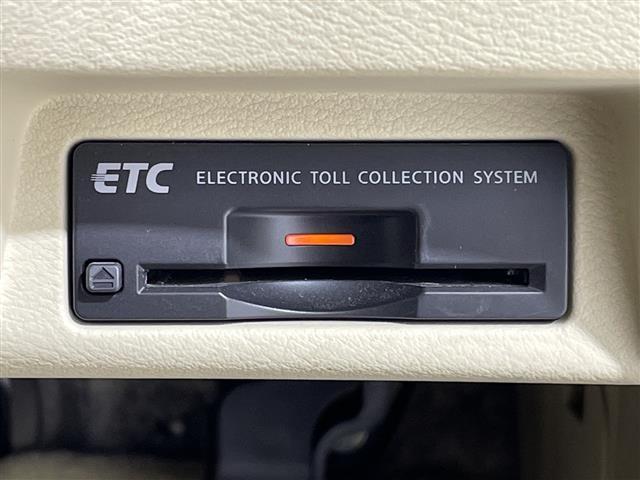 スカイライン ３５０ＧＴ　ハイブリッド　タイプＳＰ　純正ナビ　全周囲カメラ　全方位運転支援システム　クルーズコントロール　メモリーシート　レザーシート　パワーシート　シートヒーター　スペアキー１本　ステアリングリモコン　ビルトインＥＴＣ　純正１９ＡＷ（7枚目）