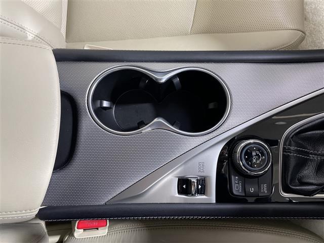 スカイライン ３５０ＧＴ　ハイブリッド　タイプＳＰ　純正ナビ　全周囲カメラ　全方位運転支援システム　クルーズコントロール　メモリーシート　レザーシート　パワーシート　シートヒーター　スペアキー１本　ステアリングリモコン　ビルトインＥＴＣ　純正１９ＡＷ（21枚目）