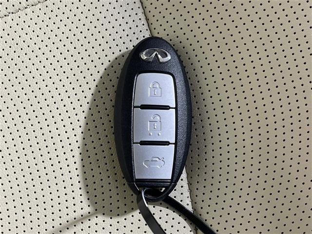 スカイライン ３５０ＧＴ　ハイブリッド　タイプＳＰ　純正ナビ　全周囲カメラ　全方位運転支援システム　クルーズコントロール　メモリーシート　レザーシート　パワーシート　シートヒーター　スペアキー１本　ステアリングリモコン　ビルトインＥＴＣ　純正１９ＡＷ（23枚目）