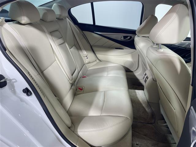 スカイライン ３５０ＧＴ　ハイブリッド　タイプＳＰ　純正ナビ　全周囲カメラ　全方位運転支援システム　クルーズコントロール　メモリーシート　レザーシート　パワーシート　シートヒーター　スペアキー１本　ステアリングリモコン　ビルトインＥＴＣ　純正１９ＡＷ（26枚目）