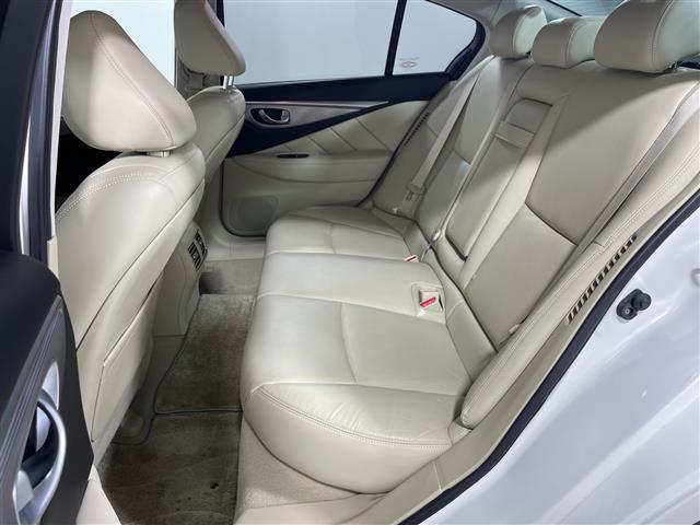 スカイライン ３５０ＧＴ　ハイブリッド　タイプＳＰ　純正ナビ　全周囲カメラ　全方位運転支援システム　クルーズコントロール　メモリーシート　レザーシート　パワーシート　シートヒーター　スペアキー１本　ステアリングリモコン　ビルトインＥＴＣ　純正１９ＡＷ（28枚目）