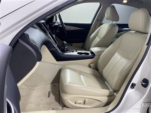 スカイライン ３５０ＧＴ　ハイブリッド　タイプＳＰ　純正ナビ　全周囲カメラ　全方位運転支援システム　クルーズコントロール　メモリーシート　レザーシート　パワーシート　シートヒーター　スペアキー１本　ステアリングリモコン　ビルトインＥＴＣ　純正１９ＡＷ（29枚目）