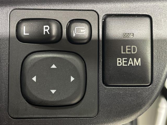 アクア Ｇ　ＧＲスポーツ・１７インチパッケージ　純正ＳＤナビ　Ｂカメラ　純正エアロ　ＬＥＤ　ＥＴＣ　ドラレコ　トヨタセーフティーセンス　クルーズコントロール　純正フロアマット　スマートキー　オートマチックハイビーム　純正１７インチＡＷ　ドアバイザー（8枚目）