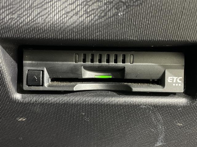 アクア Ｇ　ＧＲスポーツ・１７インチパッケージ　純正ＳＤナビ　Ｂカメラ　純正エアロ　ＬＥＤ　ＥＴＣ　ドラレコ　トヨタセーフティーセンス　クルーズコントロール　純正フロアマット　スマートキー　オートマチックハイビーム　純正１７インチＡＷ　ドアバイザー（9枚目）