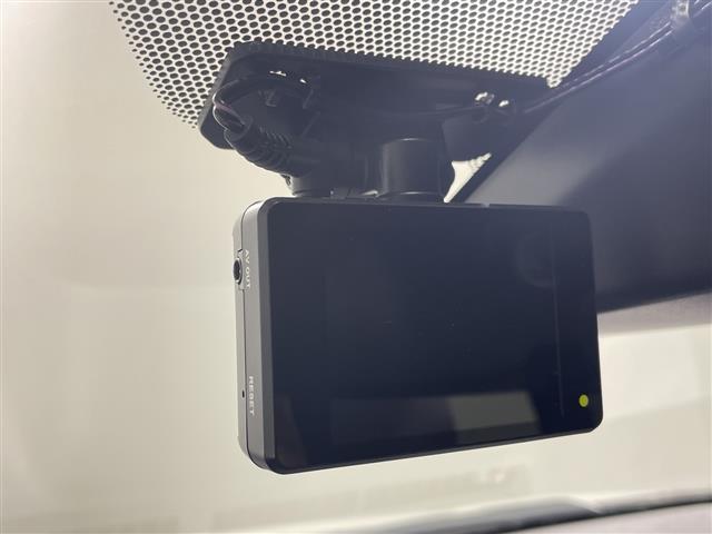 アクア Ｇ　ＧＲスポーツ・１７インチパッケージ　純正ＳＤナビ　Ｂカメラ　純正エアロ　ＬＥＤ　ＥＴＣ　ドラレコ　トヨタセーフティーセンス　クルーズコントロール　純正フロアマット　スマートキー　オートマチックハイビーム　純正１７インチＡＷ　ドアバイザー（10枚目）