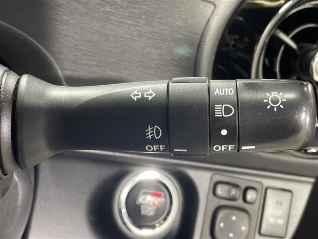 アクア Ｇ　ＧＲスポーツ・１７インチパッケージ　純正ＳＤナビ　Ｂカメラ　純正エアロ　ＬＥＤ　ＥＴＣ　ドラレコ　トヨタセーフティーセンス　クルーズコントロール　純正フロアマット　スマートキー　オートマチックハイビーム　純正１７インチＡＷ　ドアバイザー（15枚目）