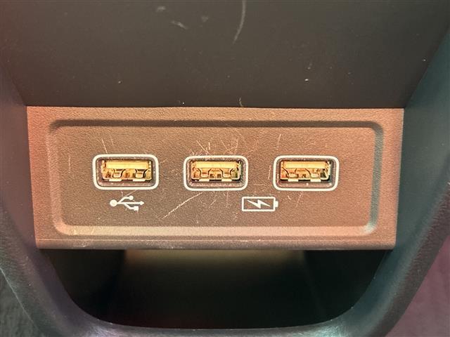 Ｎ－ＯＮＥ オリジナルスタイルプラスアーバン　ホンダセンシング　純正９型ナビ　バックカメラ　コンビシート　シートヒーター　ホンダセンシング　ＬＥＤヘッドライト　スマートキー　１４インチスチールホイール　カラードディッシュホイール　フロアマット（6枚目）