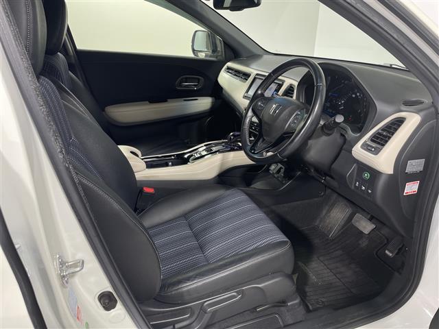 ヴェゼル ハイブリッド　純正ナビ　バックカメラ　ドラレコ　シートヒーター　パドルシフト　ＬＥＤ　ＥＴＣ　クルコン　ハーフレザーシート　スペアキー　フロアマット　純正１７インチＡＷ　フォグランプ　スマートキー　取扱説明書（25枚目）