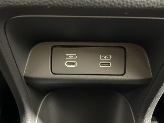 ヴェゼル ｅ：ＨＥＶ　Ｚ　ワンオーナー　ホンダコネクトディスプレー　フルセグＴＶ　ホンダセンシング　クルーズコントロール　ＢＳＭ　電動バックドア　ワイアレス充電器　４ＷＤ　スペアキー本　バックカメラ　ハーフレザー　ＥＴＣ２．０（7枚目）