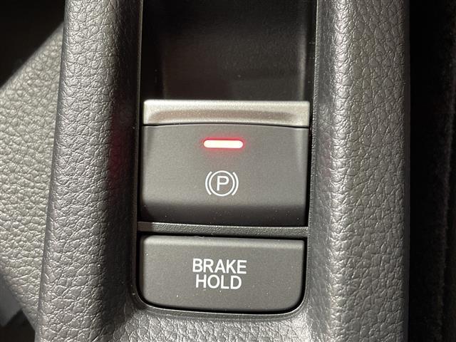 ヴェゼル ｅ：ＨＥＶ　Ｚ　ワンオーナー　ホンダコネクトディスプレー　フルセグＴＶ　ホンダセンシング　クルーズコントロール　ＢＳＭ　電動バックドア　ワイアレス充電器　４ＷＤ　スペアキー本　バックカメラ　ハーフレザー　ＥＴＣ２．０（8枚目）