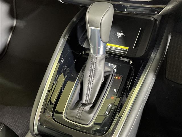 ヴェゼル ｅ：ＨＥＶ　Ｚ　ワンオーナー　ホンダコネクトディスプレー　フルセグＴＶ　ホンダセンシング　クルーズコントロール　ＢＳＭ　電動バックドア　ワイアレス充電器　４ＷＤ　スペアキー本　バックカメラ　ハーフレザー　ＥＴＣ２．０（19枚目）