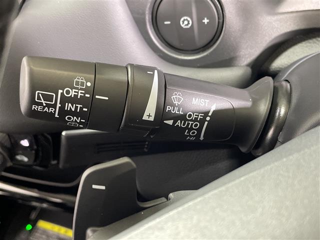 ヴェゼル ｅ：ＨＥＶ　Ｚ　ワンオーナー　ホンダコネクトディスプレー　フルセグＴＶ　ホンダセンシング　クルーズコントロール　ＢＳＭ　電動バックドア　ワイアレス充電器　４ＷＤ　スペアキー本　バックカメラ　ハーフレザー　ＥＴＣ２．０（20枚目）