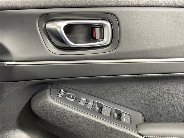 ヴェゼル ｅ：ＨＥＶ　Ｚ　ワンオーナー　ホンダコネクトディスプレー　フルセグＴＶ　ホンダセンシング　クルーズコントロール　ＢＳＭ　電動バックドア　ワイアレス充電器　４ＷＤ　スペアキー本　バックカメラ　ハーフレザー　ＥＴＣ２．０（23枚目）