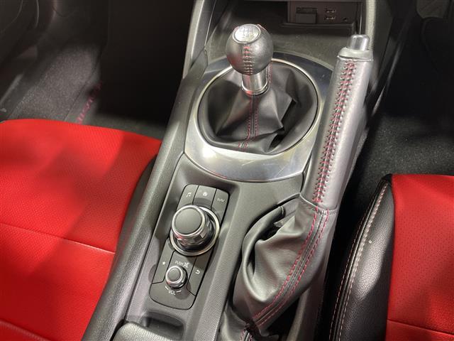 ロードスター Ｓスペシャルパッケージ　ワンオーナー　純正ナビ　レザーシートカバー付　ブラインドスポットモニター　バックカメラ　スペアキー１本　前側ドライブレコーダー　ＥＴＣ　純正フロアマット　ＬＥＤヘッドライト　オートライト　純正ＡＷ（6枚目）