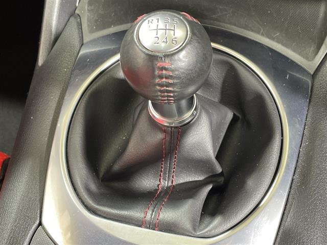 ロードスター Ｓスペシャルパッケージ　ワンオーナー　純正ナビ　レザーシートカバー付　ブラインドスポットモニター　バックカメラ　スペアキー１本　前側ドライブレコーダー　ＥＴＣ　純正フロアマット　ＬＥＤヘッドライト　オートライト　純正ＡＷ（18枚目）