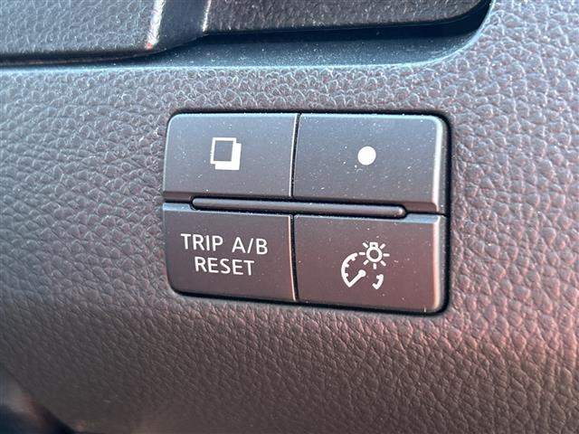 セレナ ハイウェイスター　Ｓ－ハイブリッド　純正ナビ　フリップダウンモニター　ブラインドスポットモニター　バックカメラ　クルーズコントロール　スペアキー１本　片側パワースライドドア　ビルトインＥＴＣ　スマートキー　純正１６インチアルミホイール（9枚目）