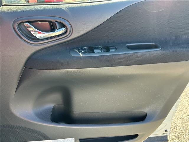 セレナ ハイウェイスター　Ｓ－ハイブリッド　純正ナビ　フリップダウンモニター　ブラインドスポットモニター　バックカメラ　クルーズコントロール　スペアキー１本　片側パワースライドドア　ビルトインＥＴＣ　スマートキー　純正１６インチアルミホイール（21枚目）