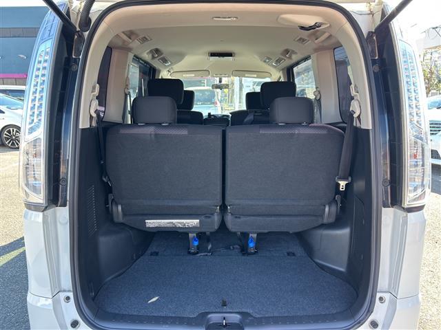 セレナ ハイウェイスター　Ｓ－ハイブリッド　純正ナビ　フリップダウンモニター　ブラインドスポットモニター　バックカメラ　クルーズコントロール　スペアキー１本　片側パワースライドドア　ビルトインＥＴＣ　スマートキー　純正１６インチアルミホイール（26枚目）