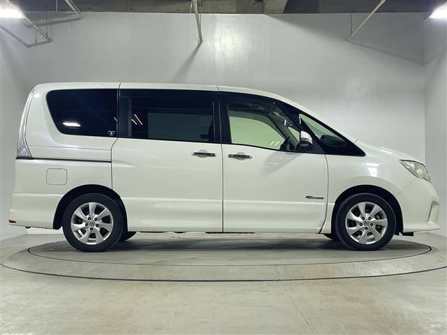 セレナ ハイウェイスター　Ｓ－ハイブリッド　純正ナビ　フリップダウンモニター　ブラインドスポットモニター　バックカメラ　クルーズコントロール　スペアキー１本　片側パワースライドドア　ビルトインＥＴＣ　スマートキー　純正１６インチアルミホイール（38枚目）