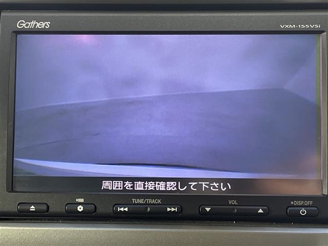 フリード Ｇ　エアロ　純正７インチインターナビ　片側パワースライドドア　バックカメラ　ＥＴＣ　スマートキー　ドライブレコーダー　純正１５インチＡＷ　純正フロアマット　ハーフレザーシート　スペアキー　取扱説明書　オートライト（3枚目）