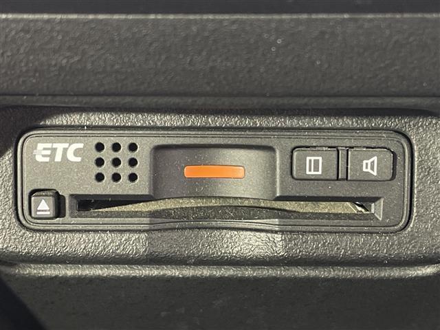 フリード Ｇ　エアロ　純正７インチインターナビ　片側パワースライドドア　バックカメラ　ＥＴＣ　スマートキー　ドライブレコーダー　純正１５インチＡＷ　純正フロアマット　ハーフレザーシート　スペアキー　取扱説明書　オートライト（4枚目）