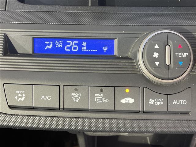 フリード Ｇ　エアロ　純正７インチインターナビ　片側パワースライドドア　バックカメラ　ＥＴＣ　スマートキー　ドライブレコーダー　純正１５インチＡＷ　純正フロアマット　ハーフレザーシート　スペアキー　取扱説明書　オートライト（11枚目）