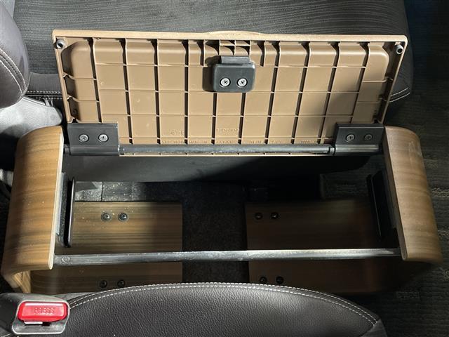 フリード Ｇ　エアロ　純正７インチインターナビ　片側パワースライドドア　バックカメラ　ＥＴＣ　スマートキー　ドライブレコーダー　純正１５インチＡＷ　純正フロアマット　ハーフレザーシート　スペアキー　取扱説明書　オートライト（13枚目）